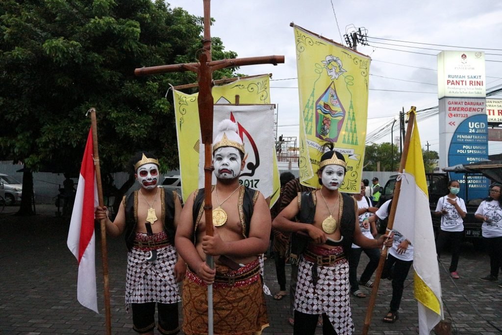 Salib AYD Gereja Kalasan